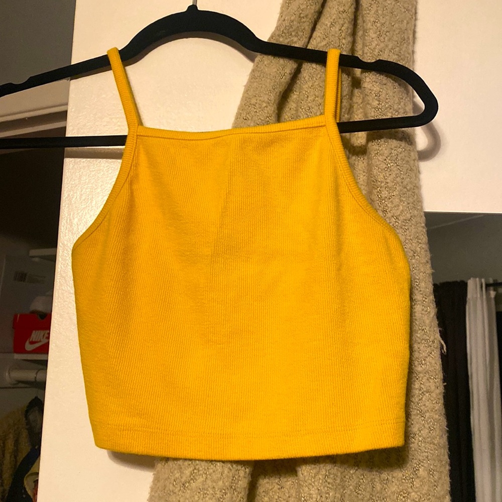 crop ribbed yellow low back top // SZ m (fits relaxed small)